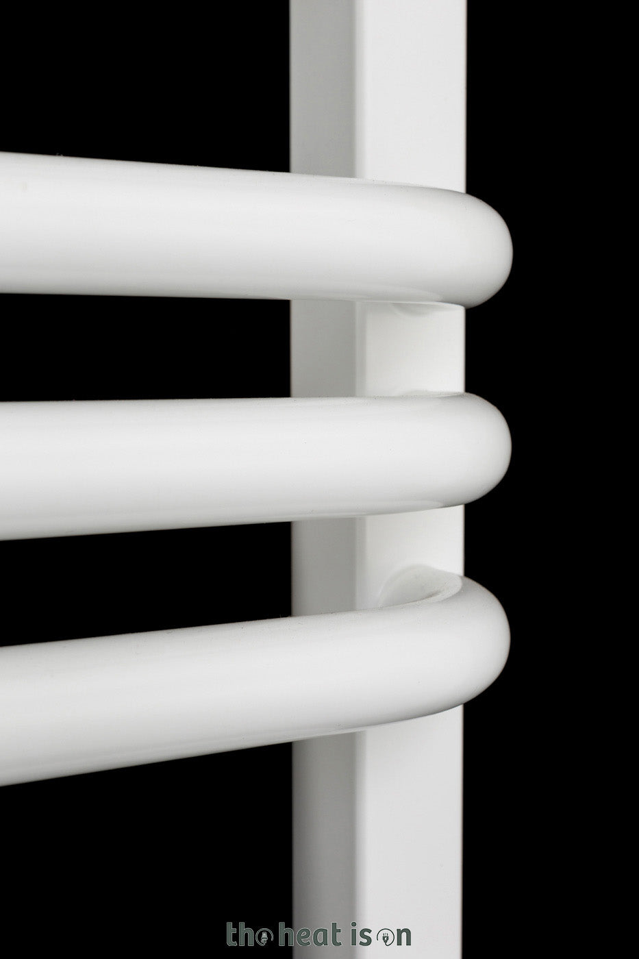 01_terma-alex_-1140h-x-600w_mm_-2426-btus-heated-towel-rail_-ral-9016-white