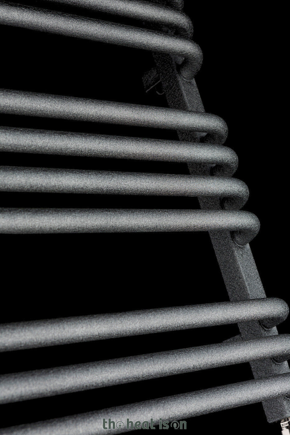 01_terma-alex_-1580h-x-600w_mm_-3238-btus-heated-towel-rail_-metallic-black