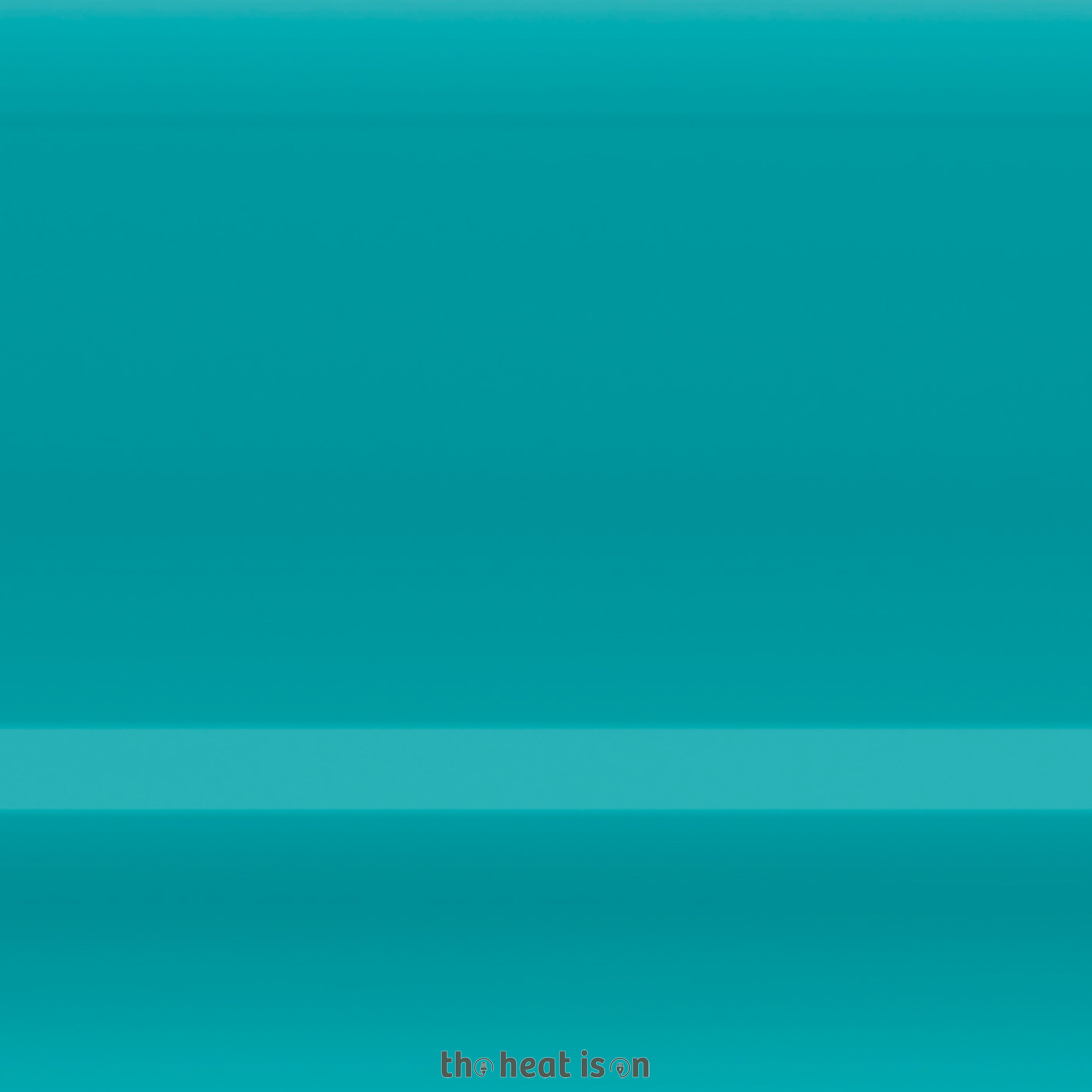02_terma-diamond-dual-fuel-towel-rail_-1360h-x-500w_mm_-1651-btus_-600w_-matt-teal-ral-5018-_with-unico-dual-fuel-valve-in-chrome-_-dry-auto-shut-off-element-in-chrome_-one-set-temp-4
