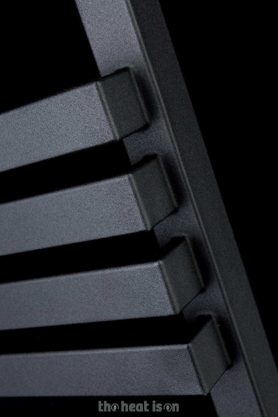 02_terma-incorner_-735h-x-350w_mm_-1416-btus-heated-towel-rail_-heban-black