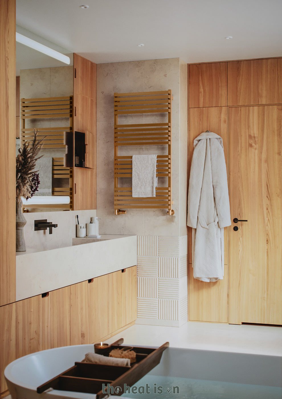 02_terma-quadrus-slim_-1185h-x-600w_mm_-2501-btus-heated-towel-rail_-old-bronze-_premium-wet-paint