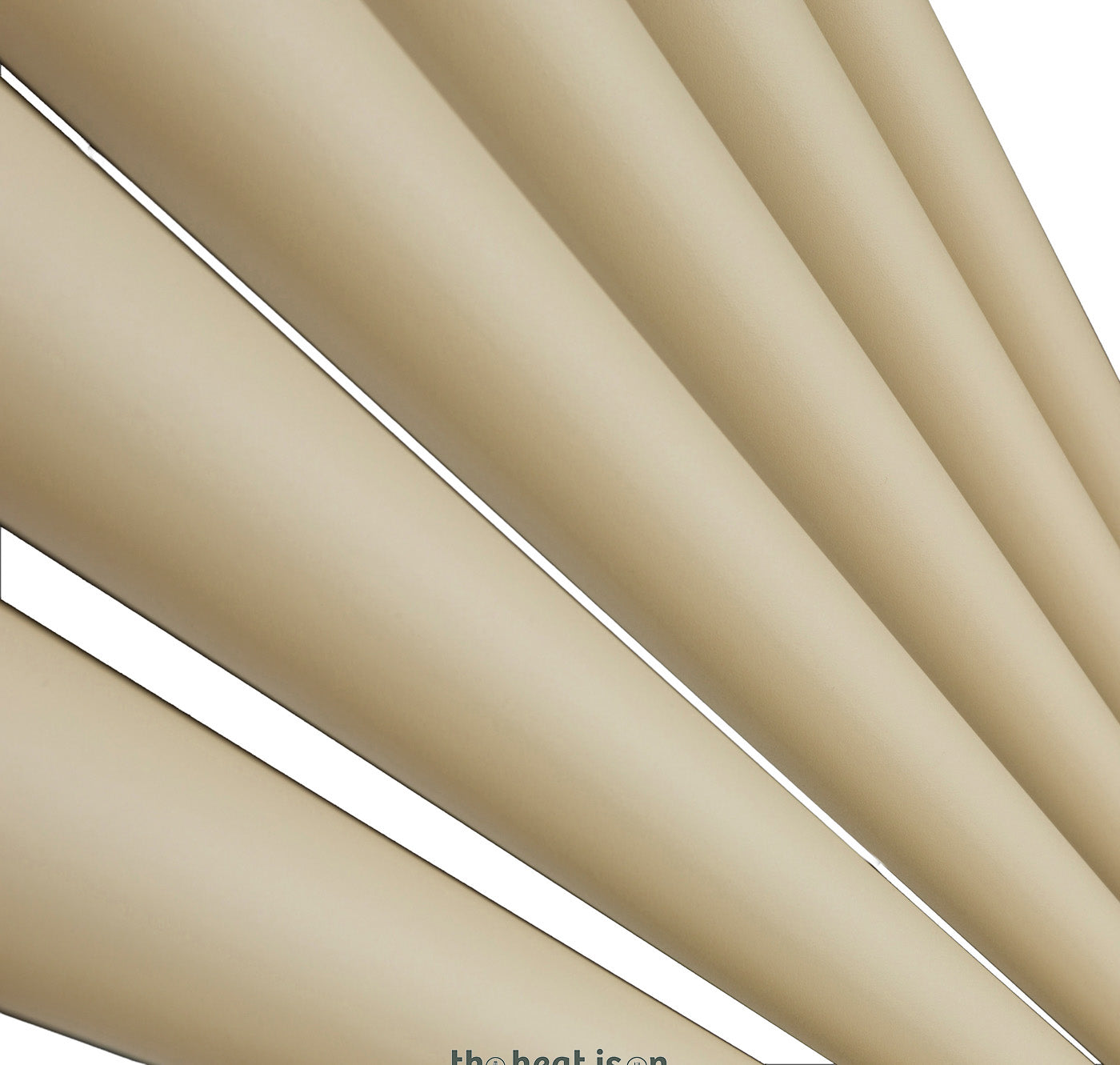 02_terma-rolo-towel_-755h-x-520w_mm_-1593-btus-heated-towel-rail_-sparkling-cream