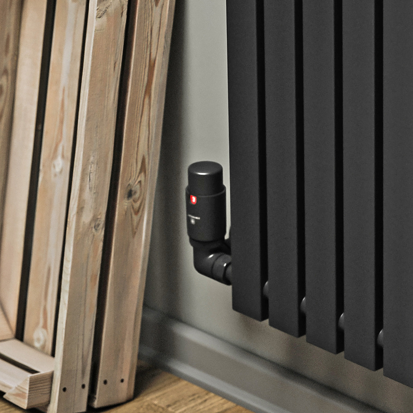 03_Thermostatic-Radiator-Valves-_TRVs_-_-Pipe-Masking_-Heban-Black_-RIGHT-SIDED_-3-AXIS-_CORNER_-VISION