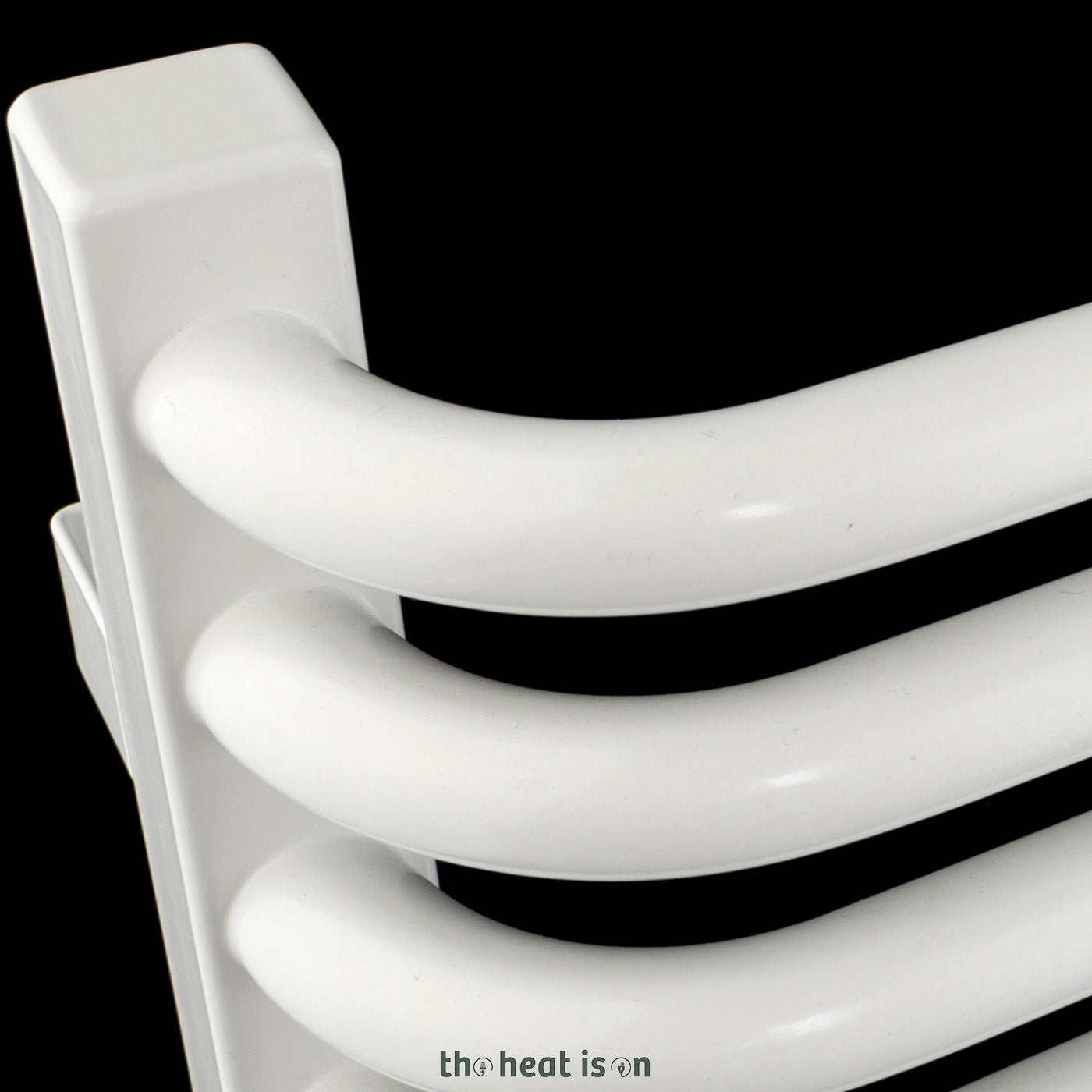 03_terma-alex_-1140h-x-600w_mm_-2426-btus-heated-towel-rail_-ral-9016-white