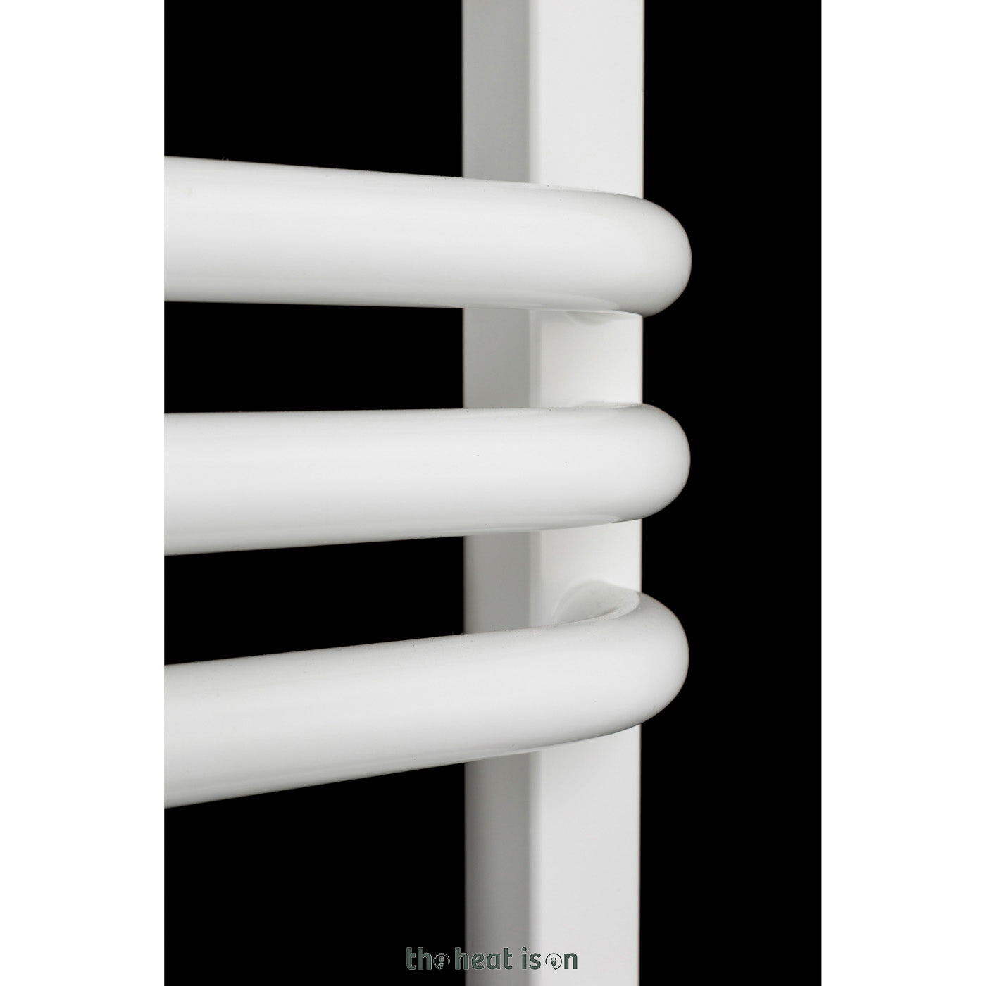 03_terma-alex_-540h-x-600w_mm_-1211-btus-heated-towel-rail_-ral-9016-white_ef48c5e2-873a-4c47-80b3-9d83322d3082
