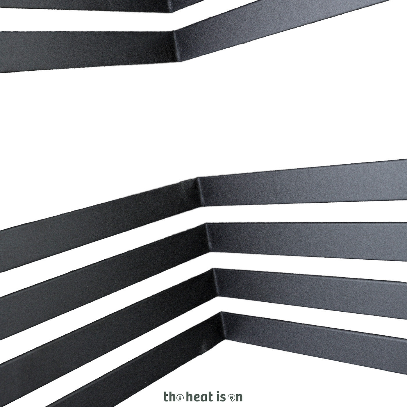 03_terma-incorner_-735h-x-350w_mm_-1416-btus-heated-towel-rail_-heban-black