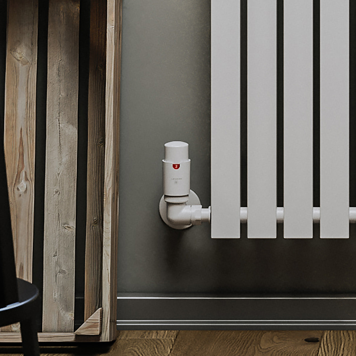 04_Thermostatic-Radiator-Valves-_TRVs_-_-Pipe-Masking_-Matt-White-_RAL-9016_-RIGHT-SIDED_-3-AXIS-_CORNER_-VISION