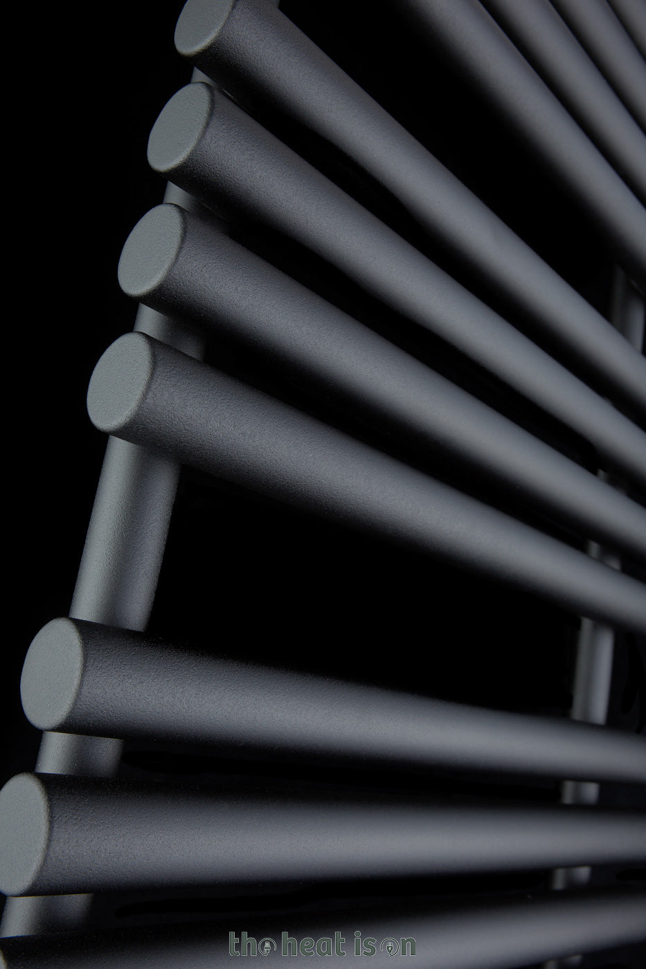 04_terma-rolo-towel_-755h-x-520w_mm_-1593-btus-heated-towel-rail_-heban-black