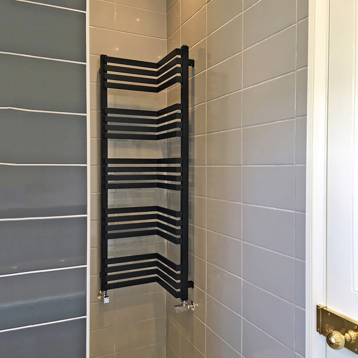 05_terma-incorner_-1275h-x-350w_mm_-2310-btus-heated-towel-rail_-heban-black_c8244a65-52f1-4ac5-813b-1f27de939edf