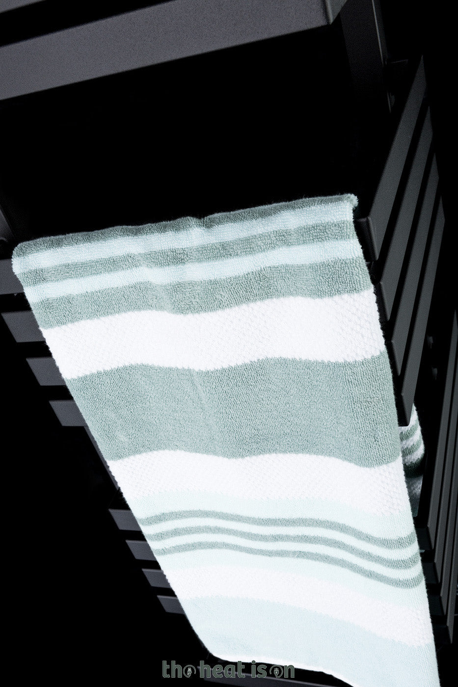 05_terma-outcorner_-735h-x-300w_mm_-1437-btus-heated-towel-rail_-heban-black