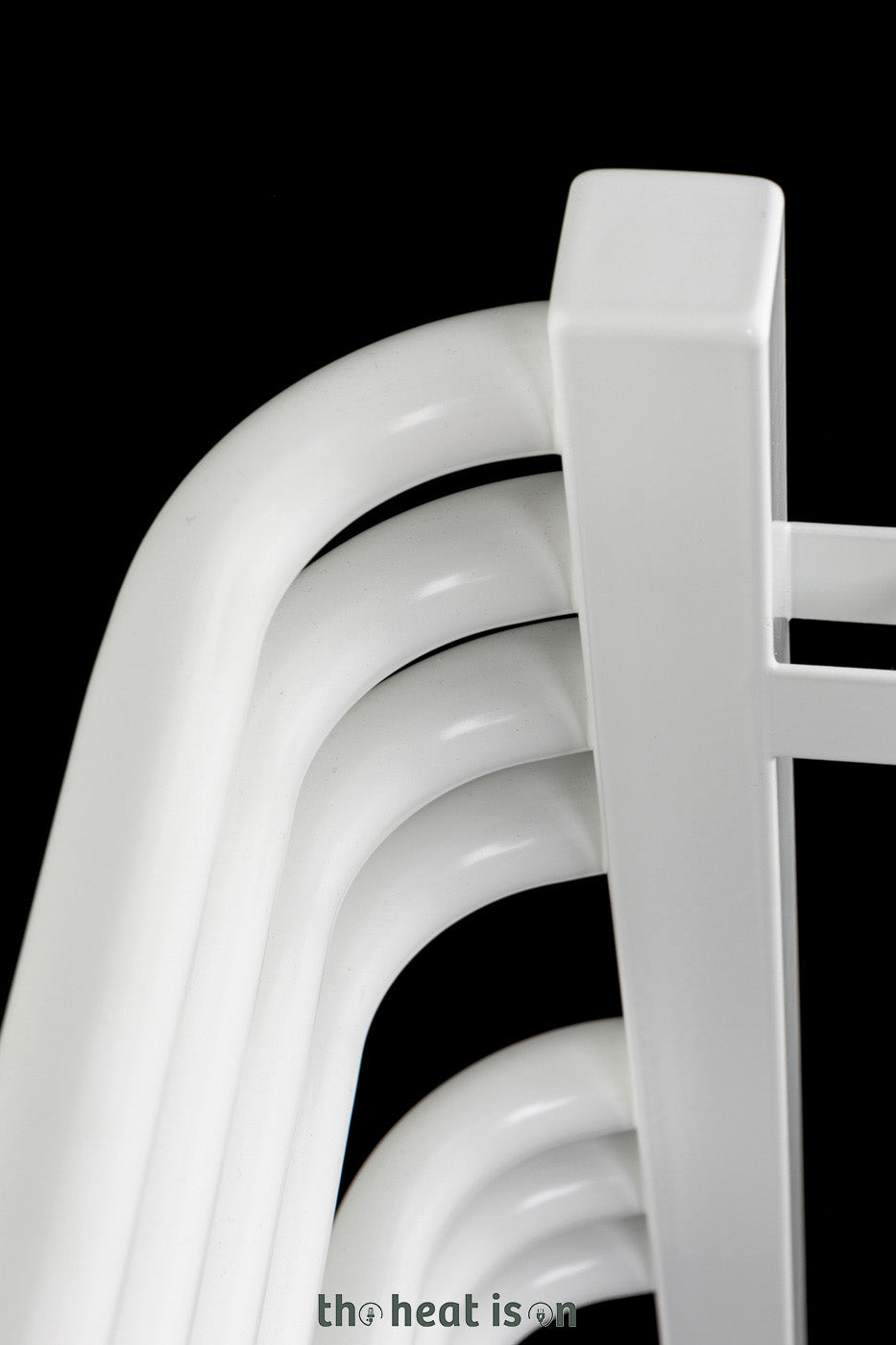 06_terma-alex_-1140h-x-600w_mm_-2426-btus-heated-towel-rail_-ral-9016-white