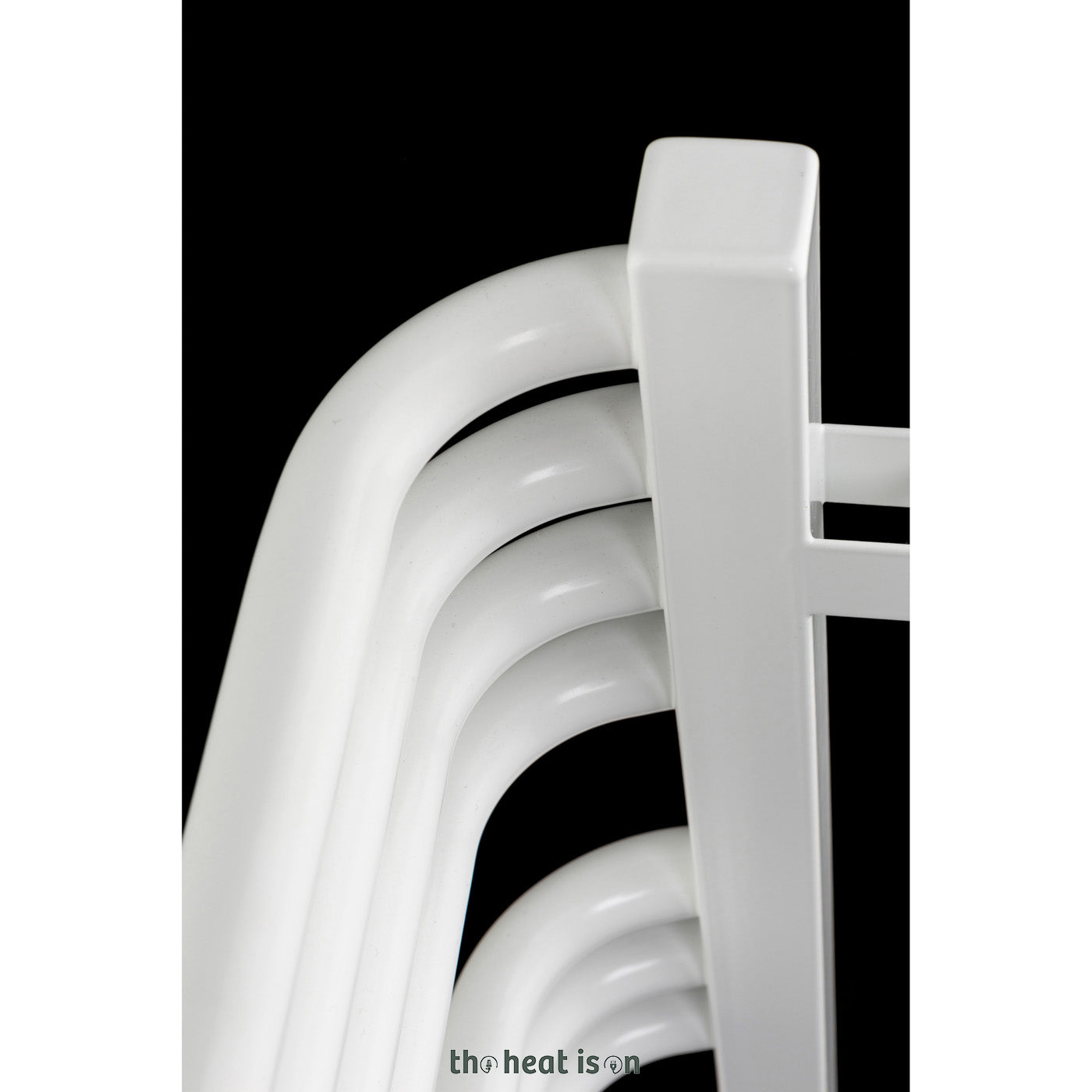 06_terma-alex_-1140h-x-600w_mm_-2426-btus-heated-towel-rail_-ral-9016-white_87c69c31-f73c-4c89-89e1-f29f3c2e1654