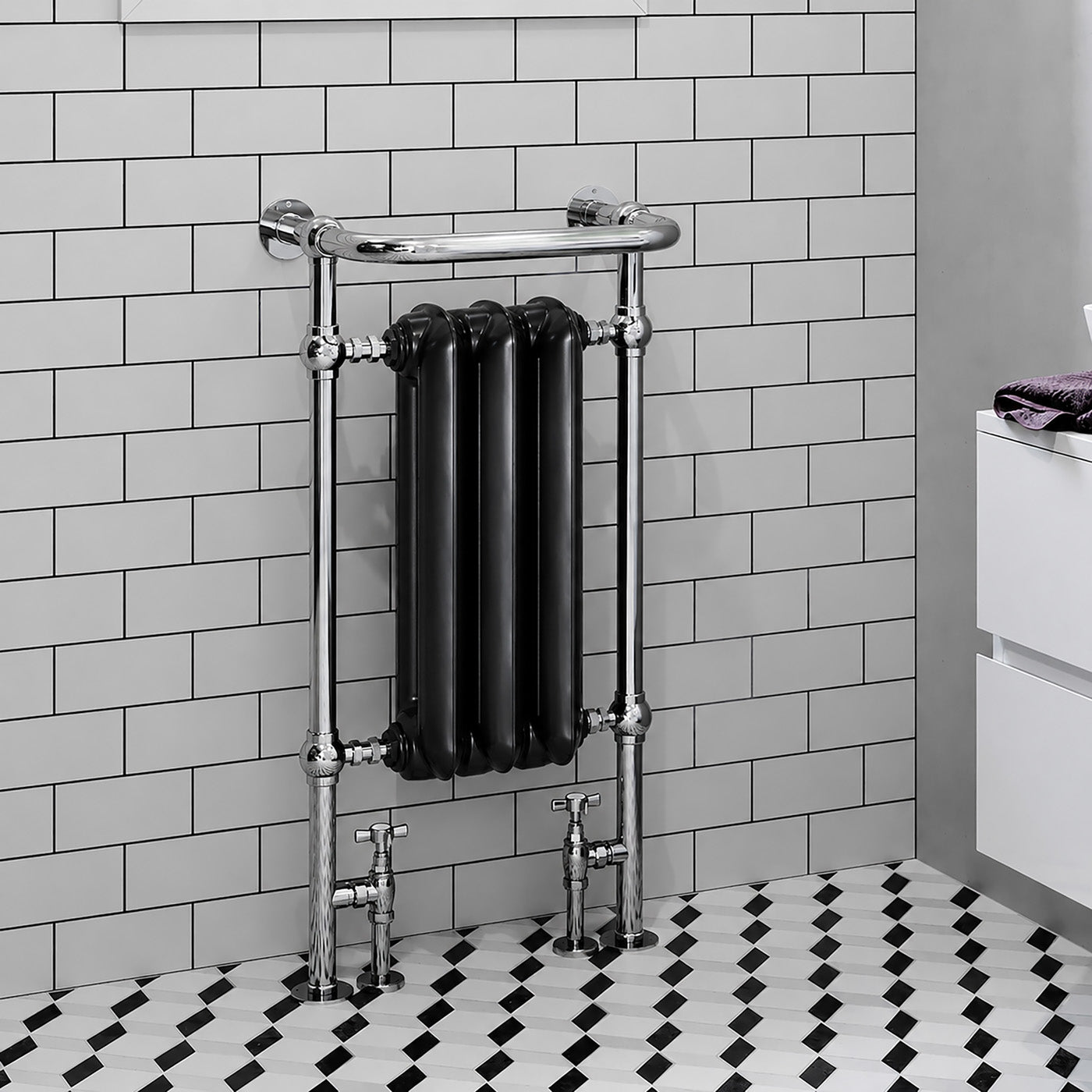 07_Terma-PLAIN-TOWEL-RAIL_-900h-x-490w_mm_-1217-BTUs_-Heated-Towel-Rail_-Flat-Black-_Radiator_-_-Chrome-_Surround