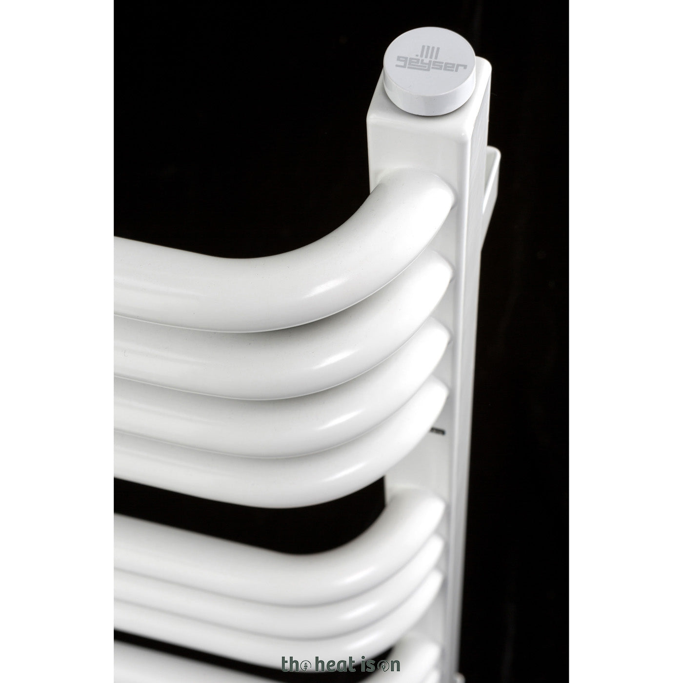07_terma-alex_-1580h-x-600w_mm_-3238-btus-heated-towel-rail_-ral-9016-white_0bbc1822-3607-45ec-bd18-ca9c55d9bdd9