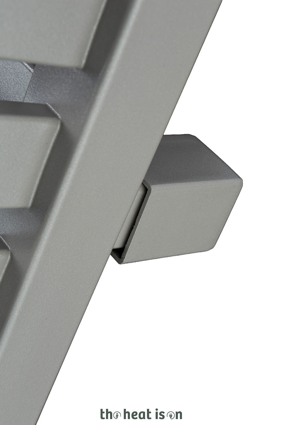 07_terma-quadrus-bold_-1185h-x-600w_mm_-3798-btus-heated-towel-rail_-metallic-beige-_taupe-grey