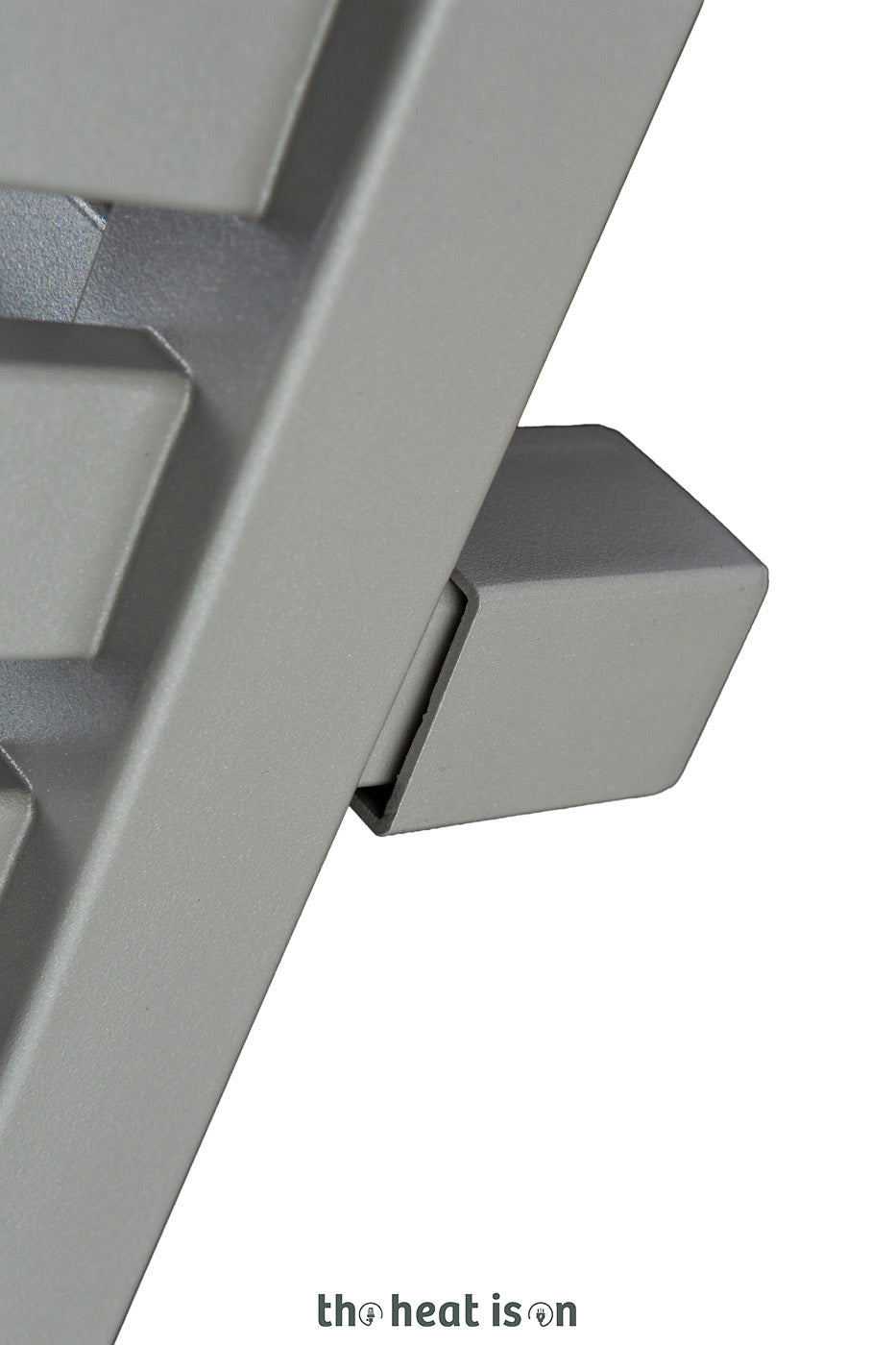 07_terma-quadrus-bold_-870h-x-600w_mm_-2416-btus-heated-towel-rail_-metallic-beige-_taupe-grey