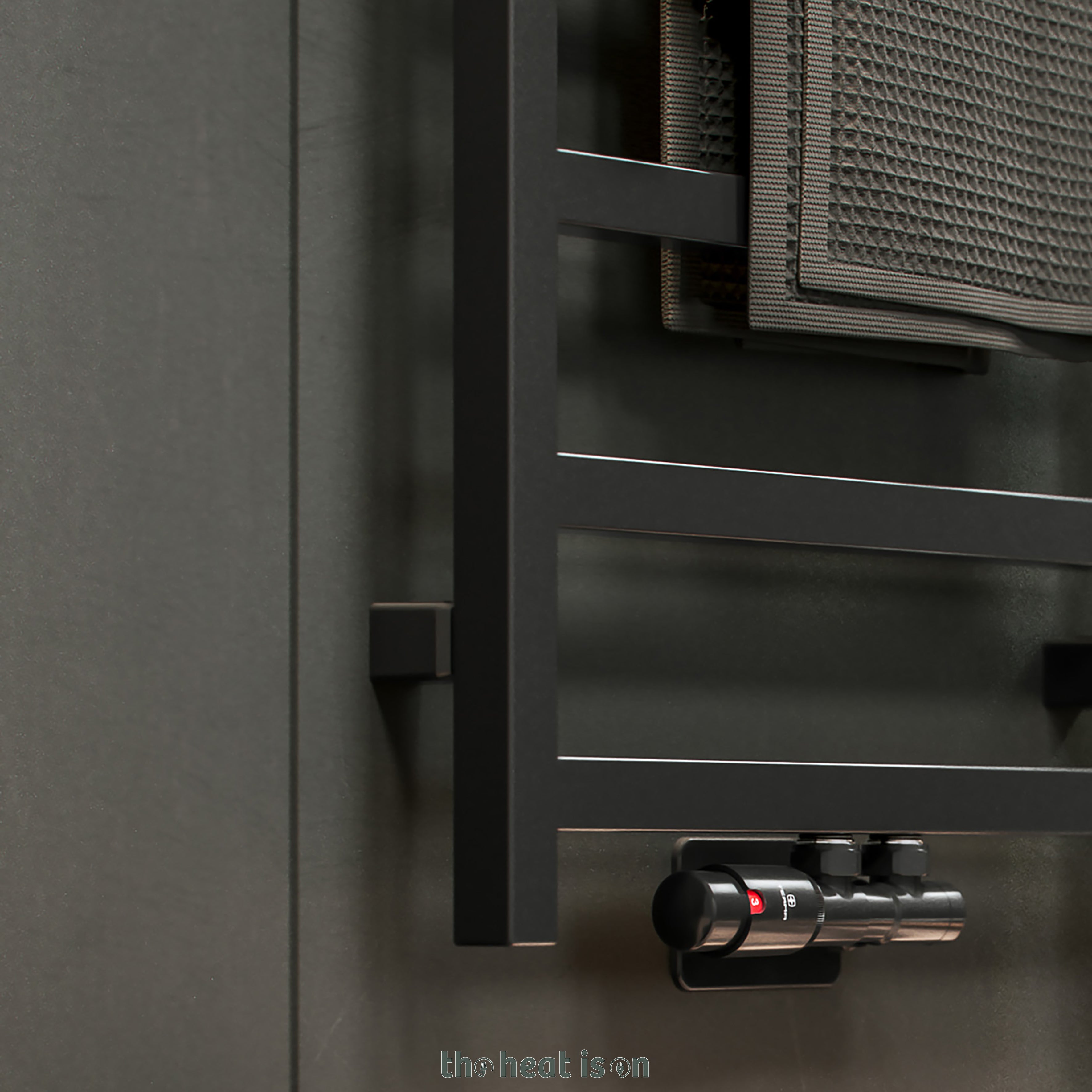 07_terma-simple-dual-fuel-towel-rail_-960h-x-500w_mm_-_50mm-connections_-1198-btus_-400w_-matt-black-ral-9005-_with-twins-valves-in-soft-black-_-ktx-2-element-in-black_-30-60oc