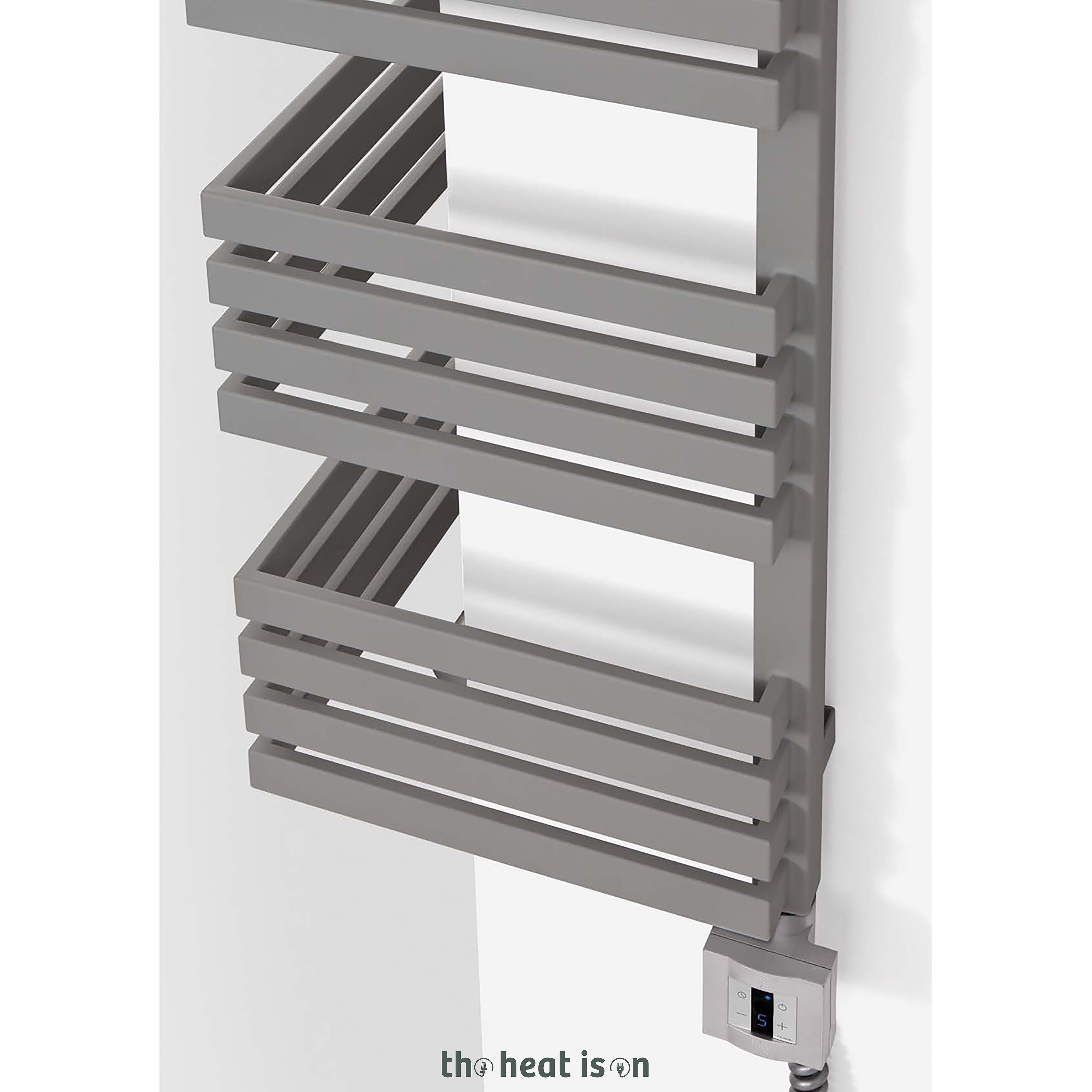 08_terma-outcorner-dual-fuel-towel-rail_-1005h-x-300w_mm_-1866-btus_-600w_-winter-sky-_with-unico-dual-fuel-valve-in-chrome-_-ktx-4-blue-element-in-silver_-30-60oc
