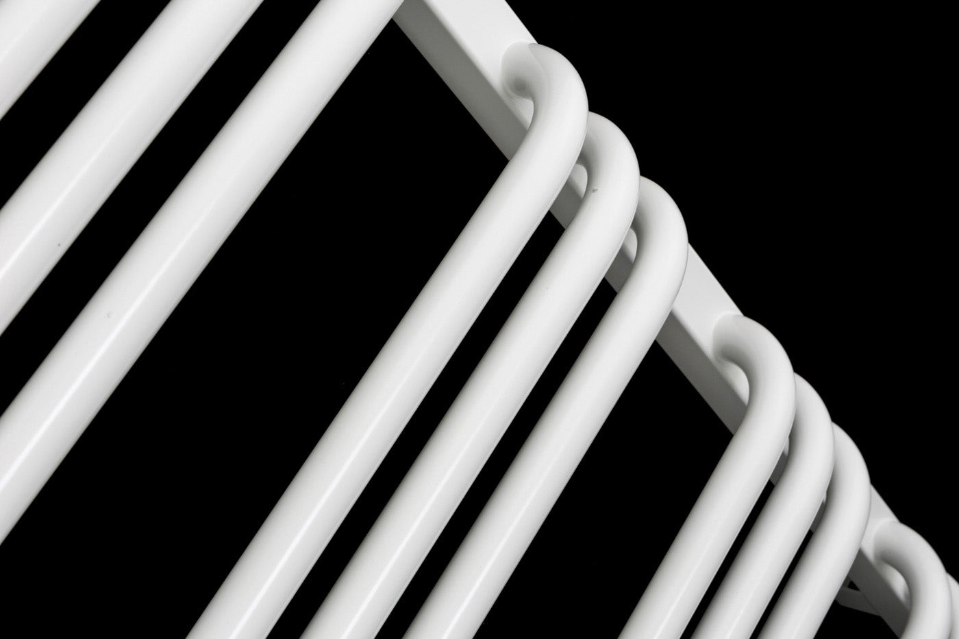 09_terma-alex_-1140h-x-600w_mm_-2426-btus-heated-towel-rail_-ral-9016-white