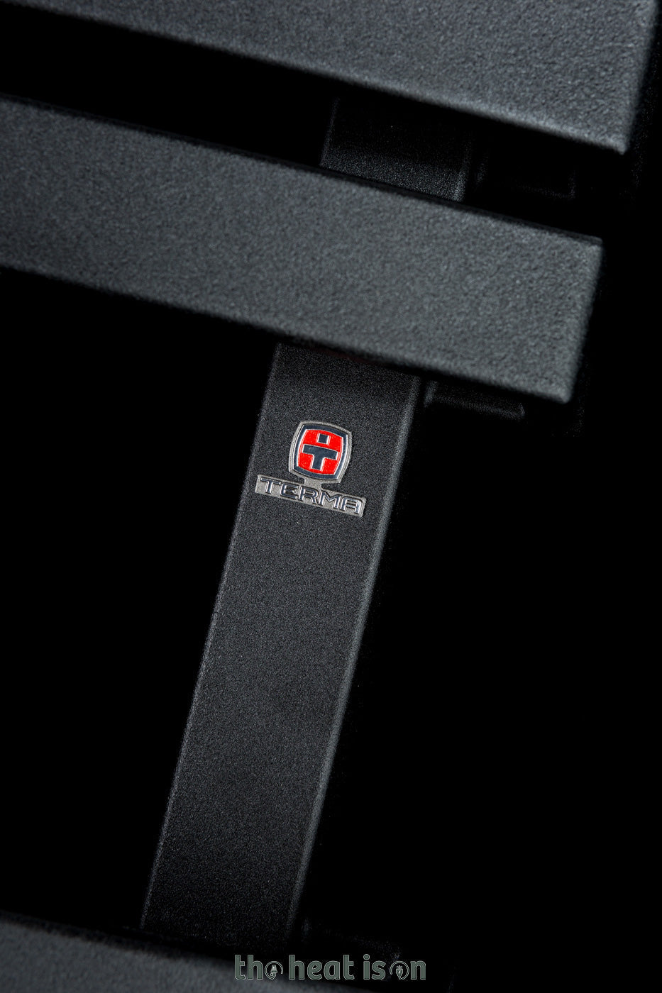 09_terma-kioto_-870h-x-480w_mm_-1624-btus-heated-towel-rail_-heban-black