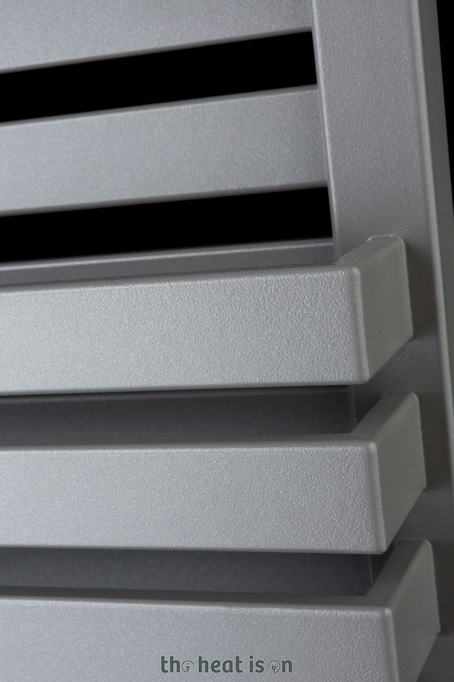 09_terma-quadrus-bold_-1185h-x-600w_mm_-3798-btus-heated-towel-rail_-metallic-beige-_taupe-grey