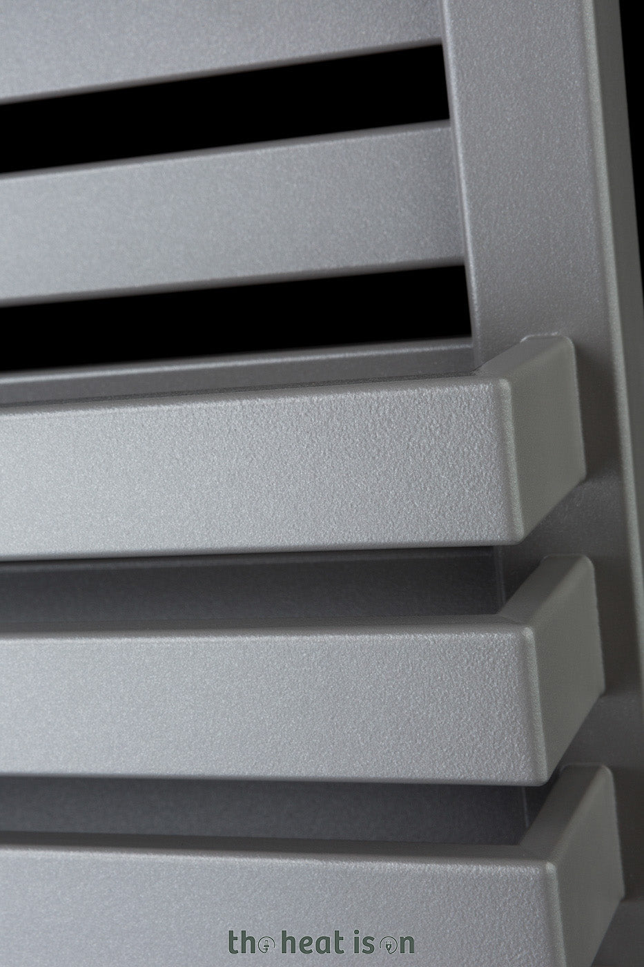 09_terma-quadrus-bold_-870h-x-600w_mm_-2416-btus-heated-towel-rail_-metallic-beige-_taupe-grey