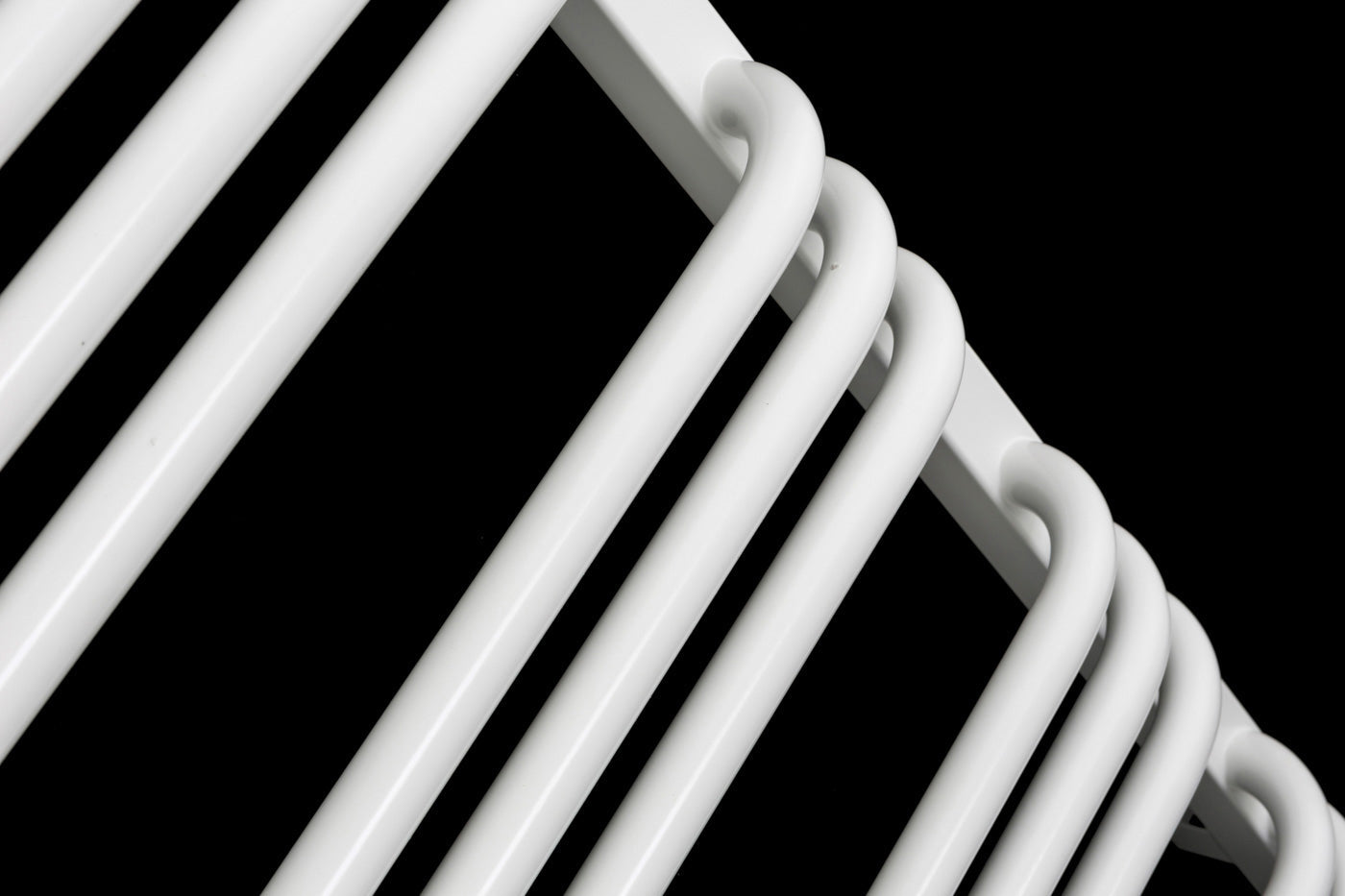 10_terma-alex_-760h-x-600w_mm_-1641-btus-heated-towel-rail_-ral-9016-white