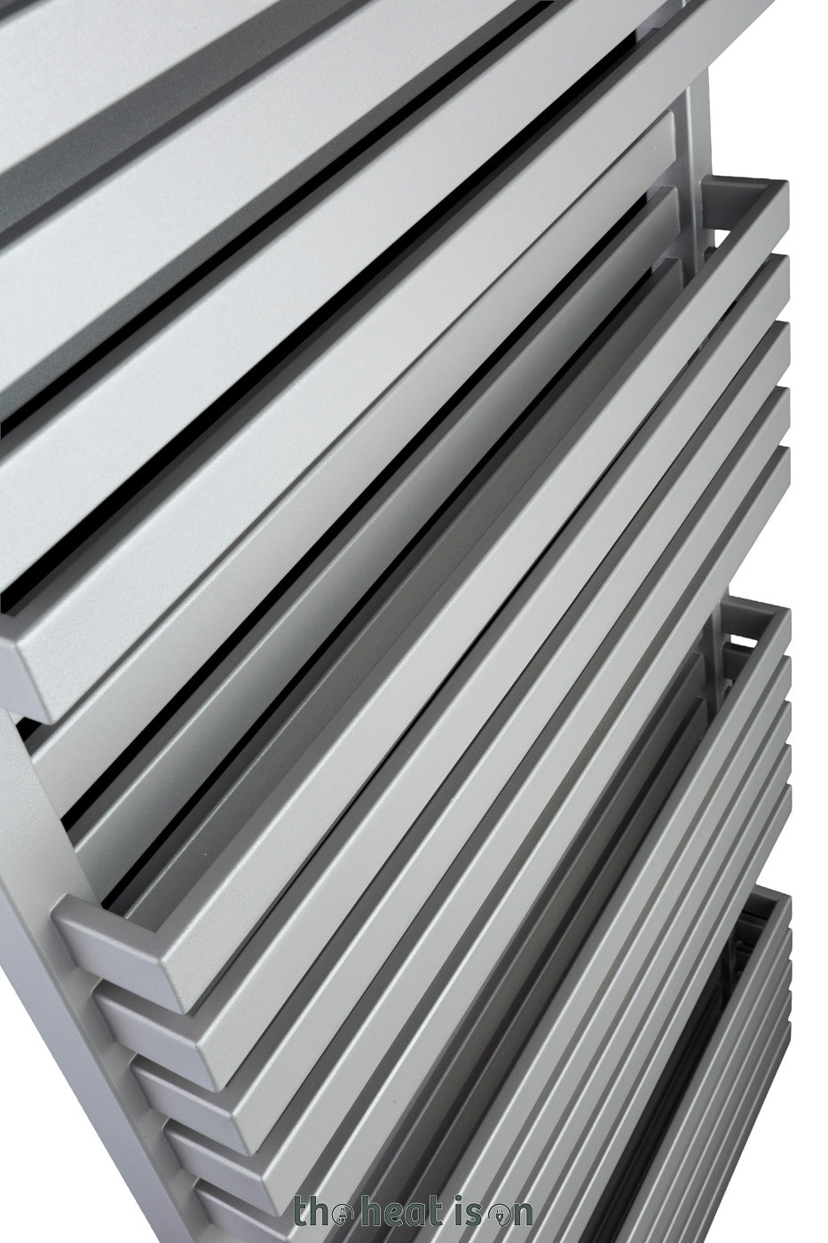 10_terma-quadrus-bold_-1185h-x-600w_mm_-3798-btus-heated-towel-rail_-metallic-beige-_taupe-grey