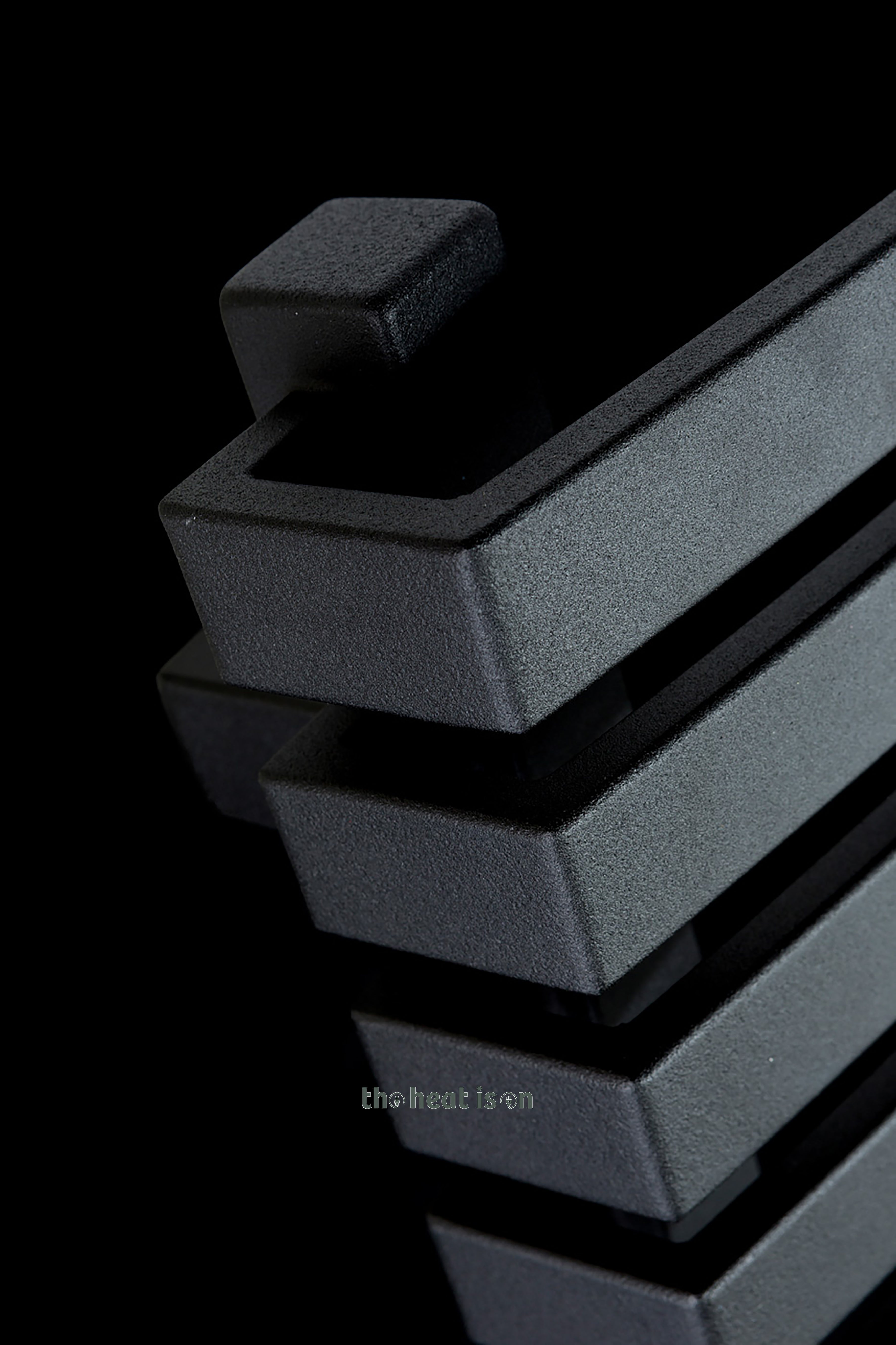 11_terma-kioto-one-dual-fuel-towel-rail_-1500h-x-480w_mm_-2661-btus_-800w_-heban-black-_with-unico-dual-fuel-valve-in-chrpme-_-internal-one-element_-45_60oc