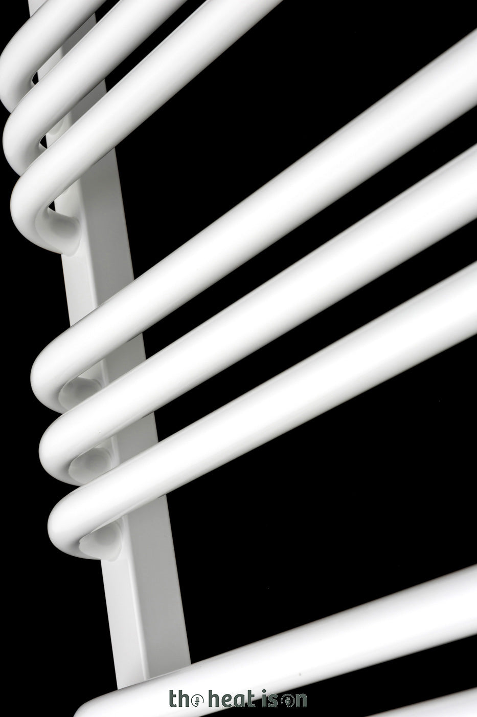 12_terma-alex_-1580h-x-600w_mm_-3238-btus-heated-towel-rail_-ral-9016-white