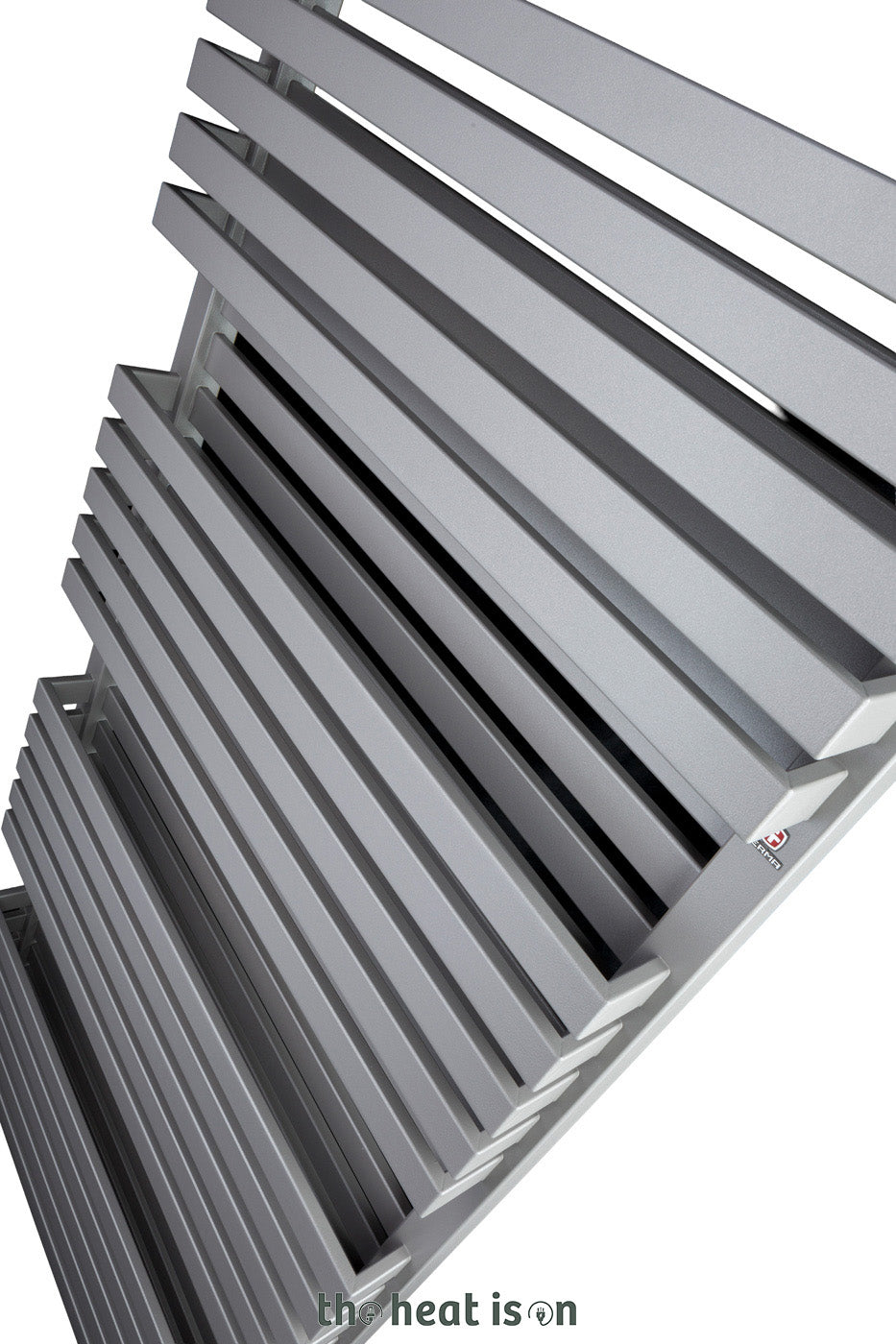 14_terma-quadrus-bold_-870h-x-600w_mm_-2416-btus-heated-towel-rail_-metallic-beige-_taupe-grey