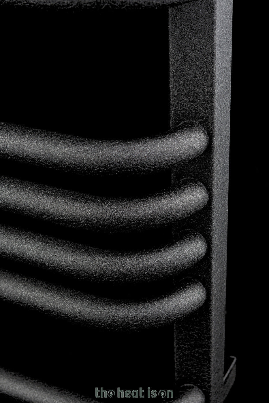 16_terma-alex_-760h-x-600w_mm_-1641-btus-heated-towel-rail_-metallic-black