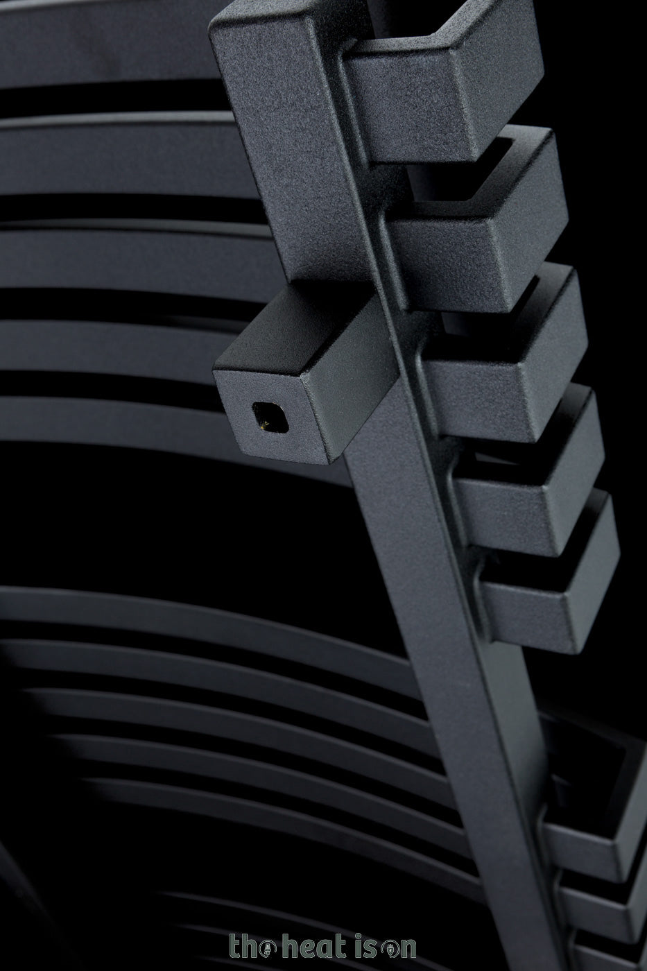 16_terma-kioto_-870h-x-480w_mm_-1624-btus-heated-towel-rail_-heban-black