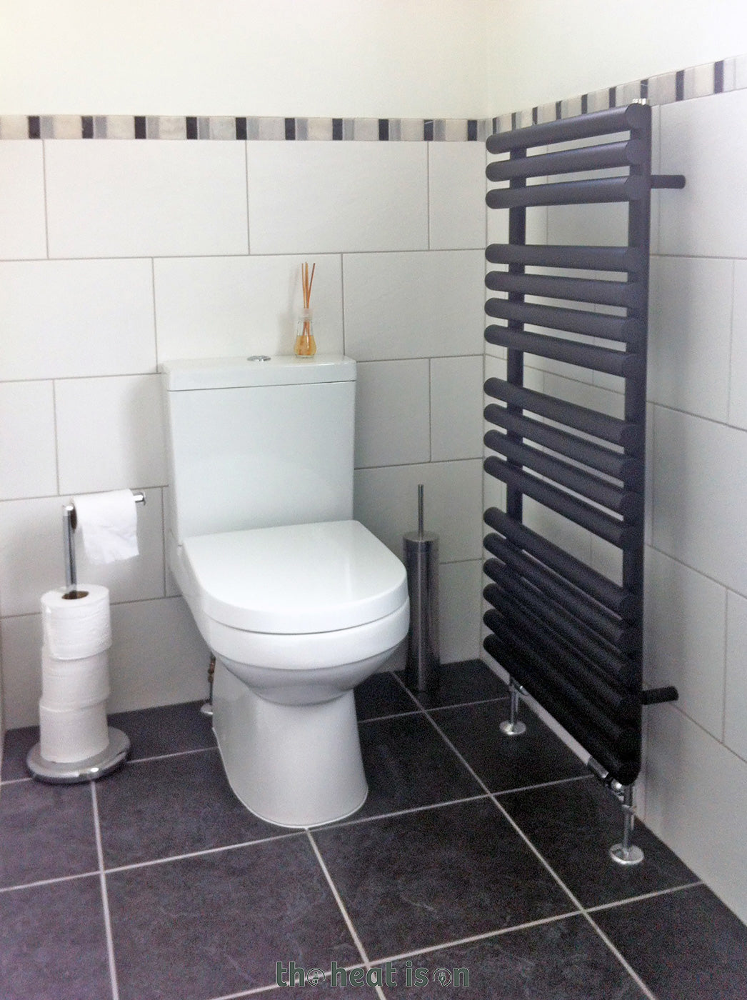 18_terma-rolo-towel_-755h-x-520w_mm_-1593-btus-heated-towel-rail_-heban-black