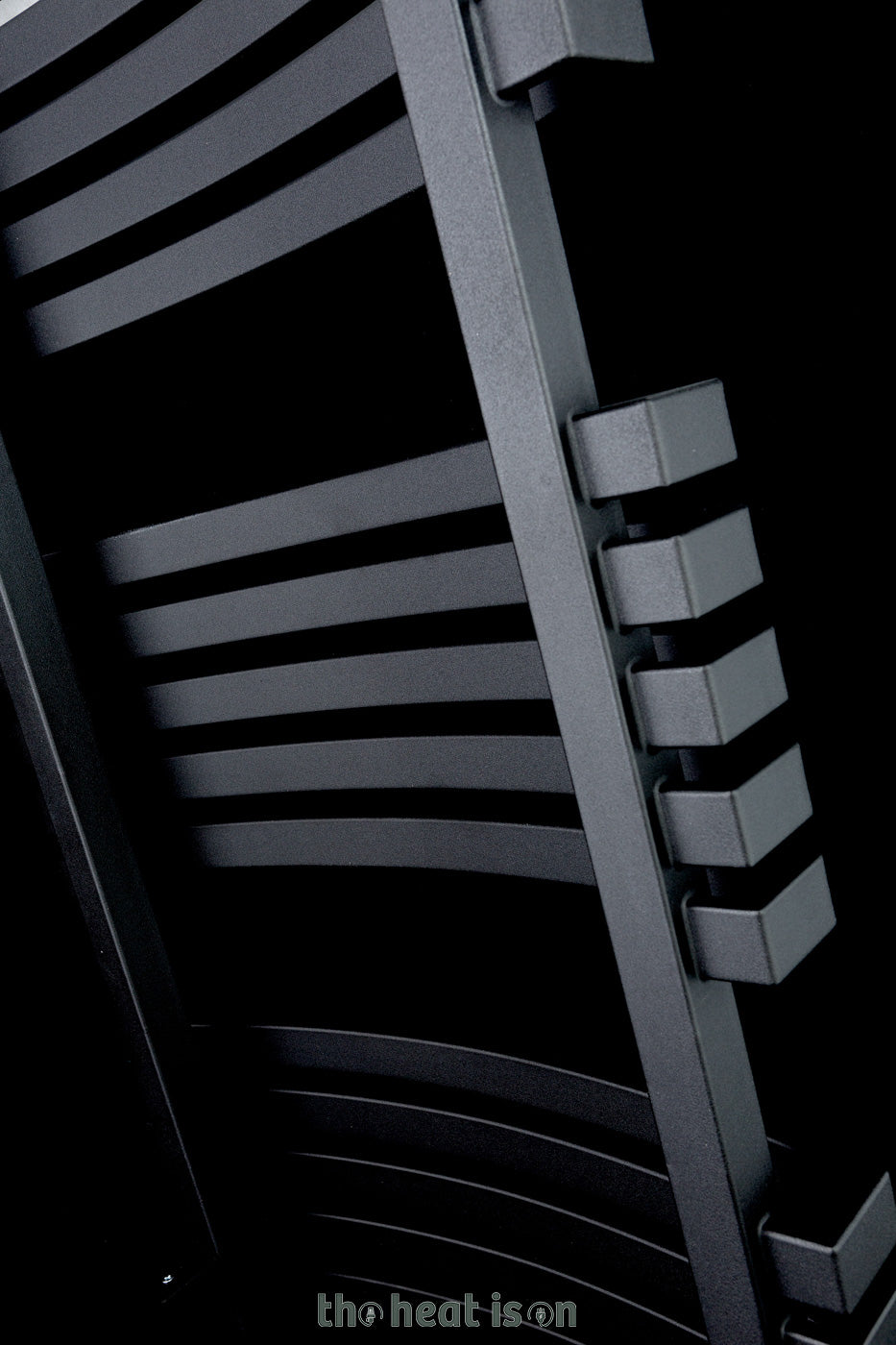 19_terma-kioto_-870h-x-480w_mm_-1624-btus-heated-towel-rail_-heban-black